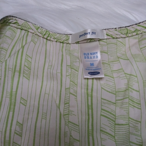 Old Navy Womans V-neck lighgreen sleveles … - Picture 8 of 15